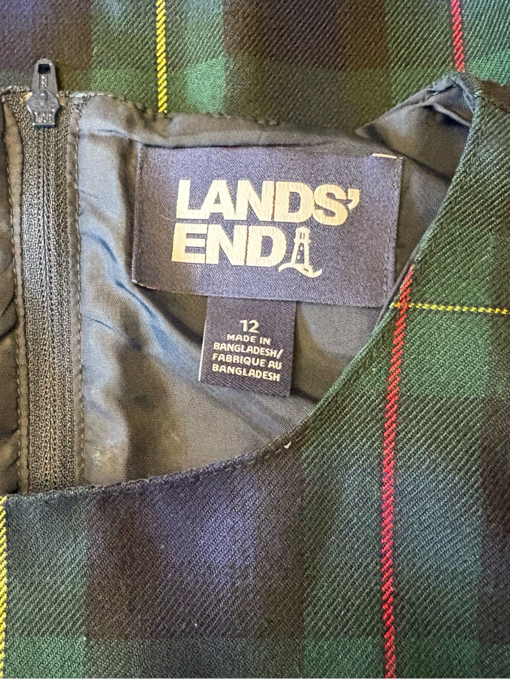 Lands End school jumper ( Hunter Plaid )
Navy / Green / red / yellow, girls sz12